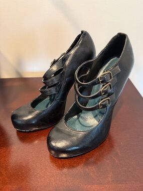 Steve Madden Black Triple-Buckle Round-Toe Heels